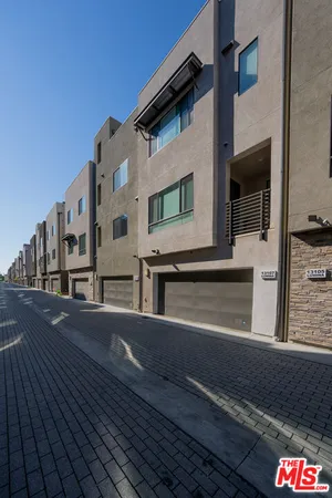 $5,500 | 13107 West Lumina Way, Van Nuys, CA 91401