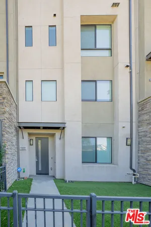 $5,500 | 13107 West Lumina Way, Van Nuys, CA 91401