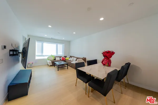 $5,500 | 13107 West Lumina Way, Van Nuys, CA 91401