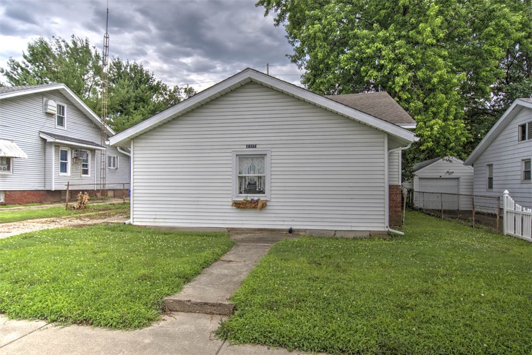 2317 East Eldorado Street Decatur, IL 62521 - Photo 2 of 19 Gallery Image 2