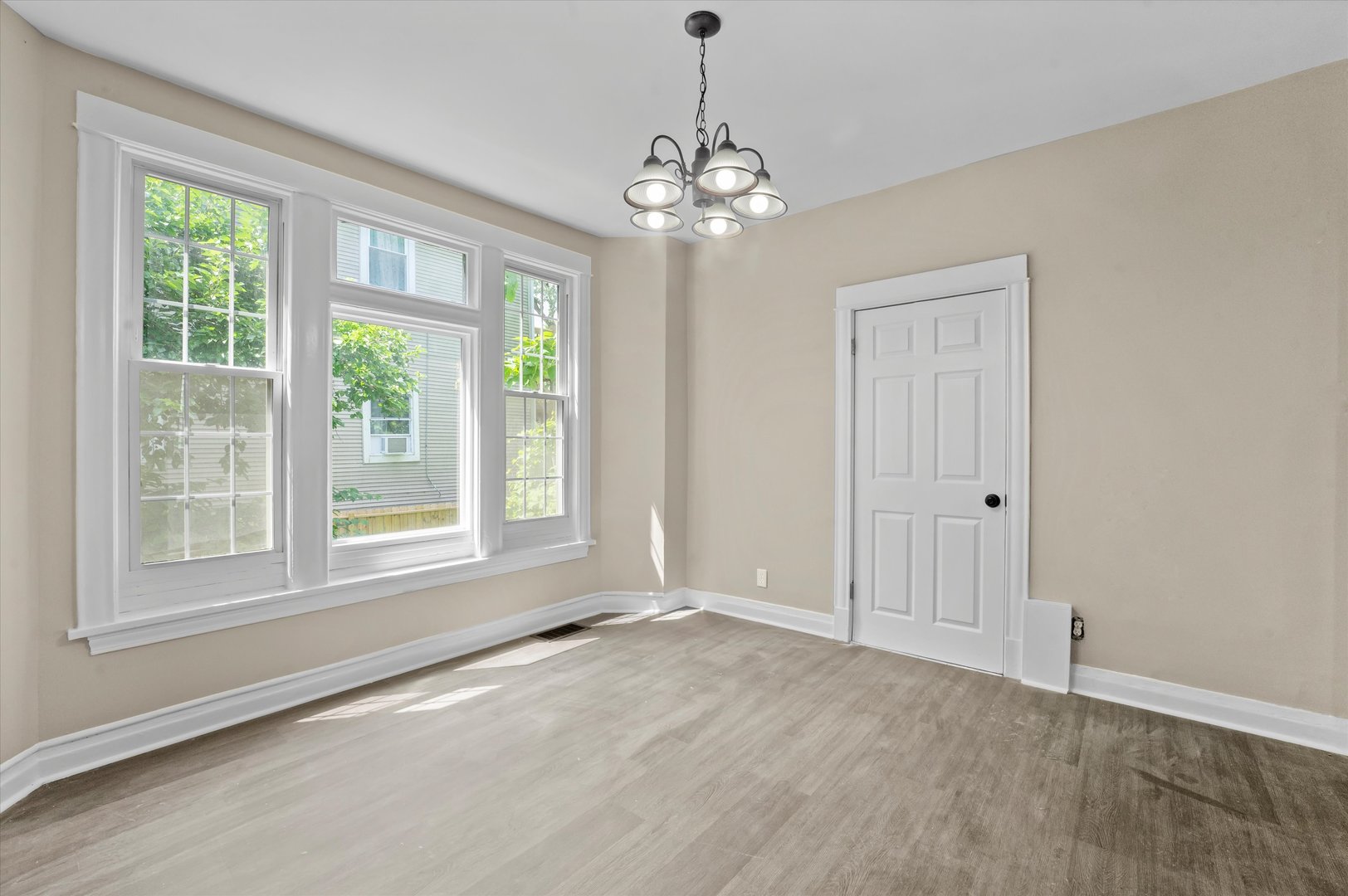 7224 South Union Avenue Chicago, IL 60621 - Photo 11 of 43 a view of livingroom with window
