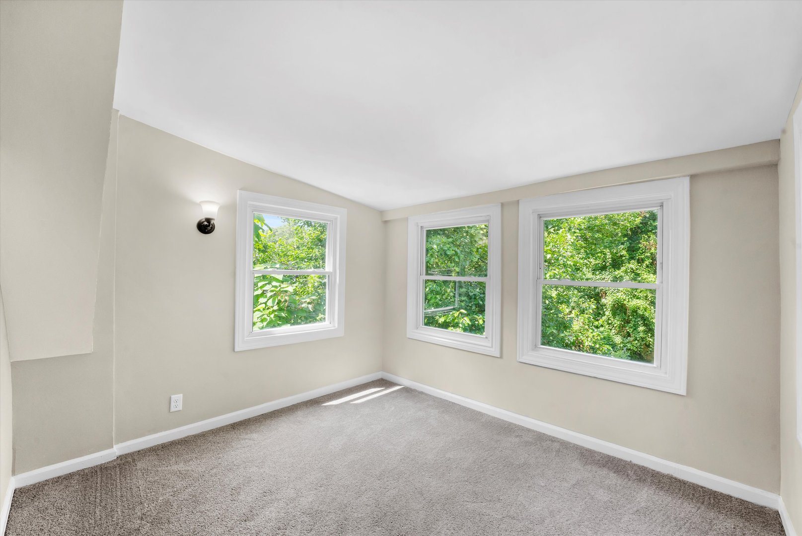 7224 South Union Avenue Chicago, IL 60621 - Photo 21 of 43 an empty room with windows