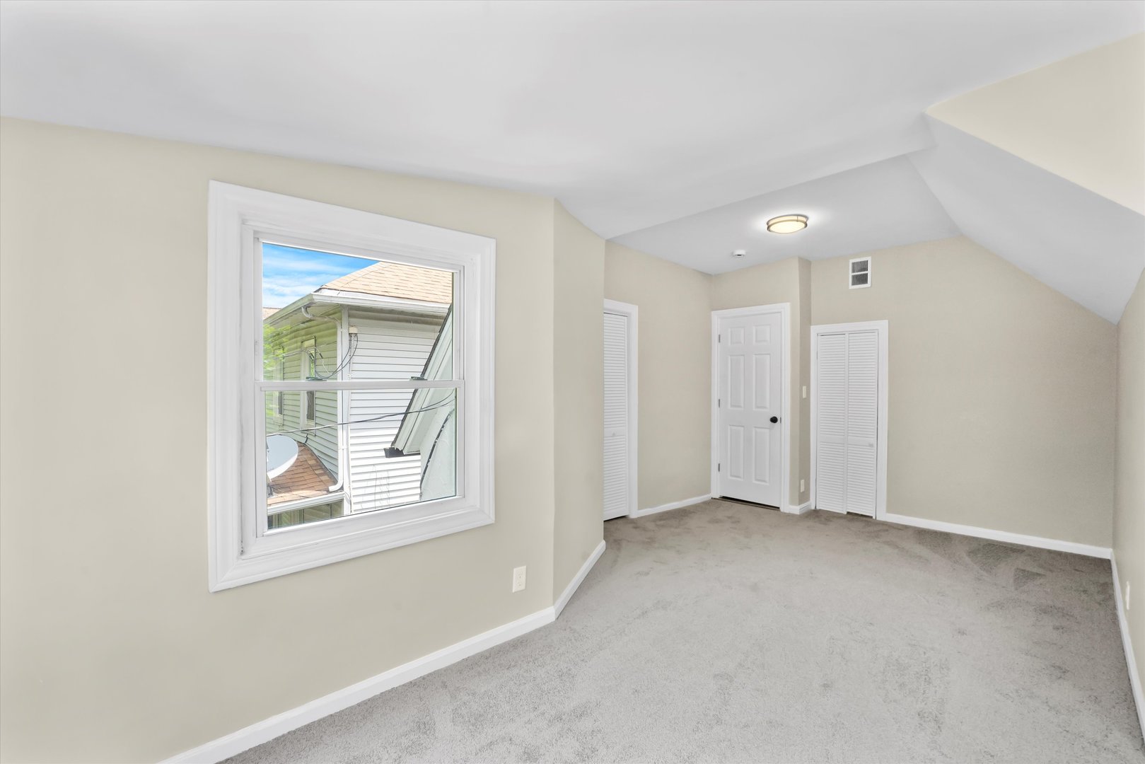 7224 South Union Avenue Chicago, IL 60621 - Photo 22 of 43 an empty room with windows and closet