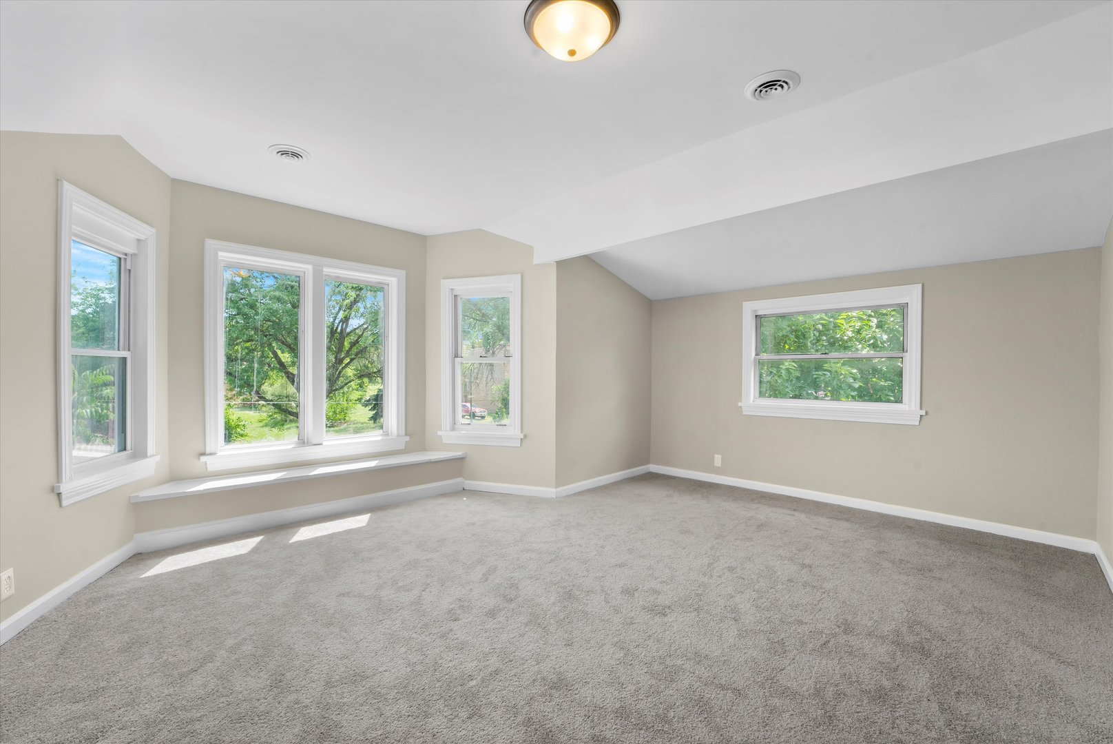 7224 South Union Avenue Chicago, IL 60621 - Photo 25 of 43 an empty room with windows and window