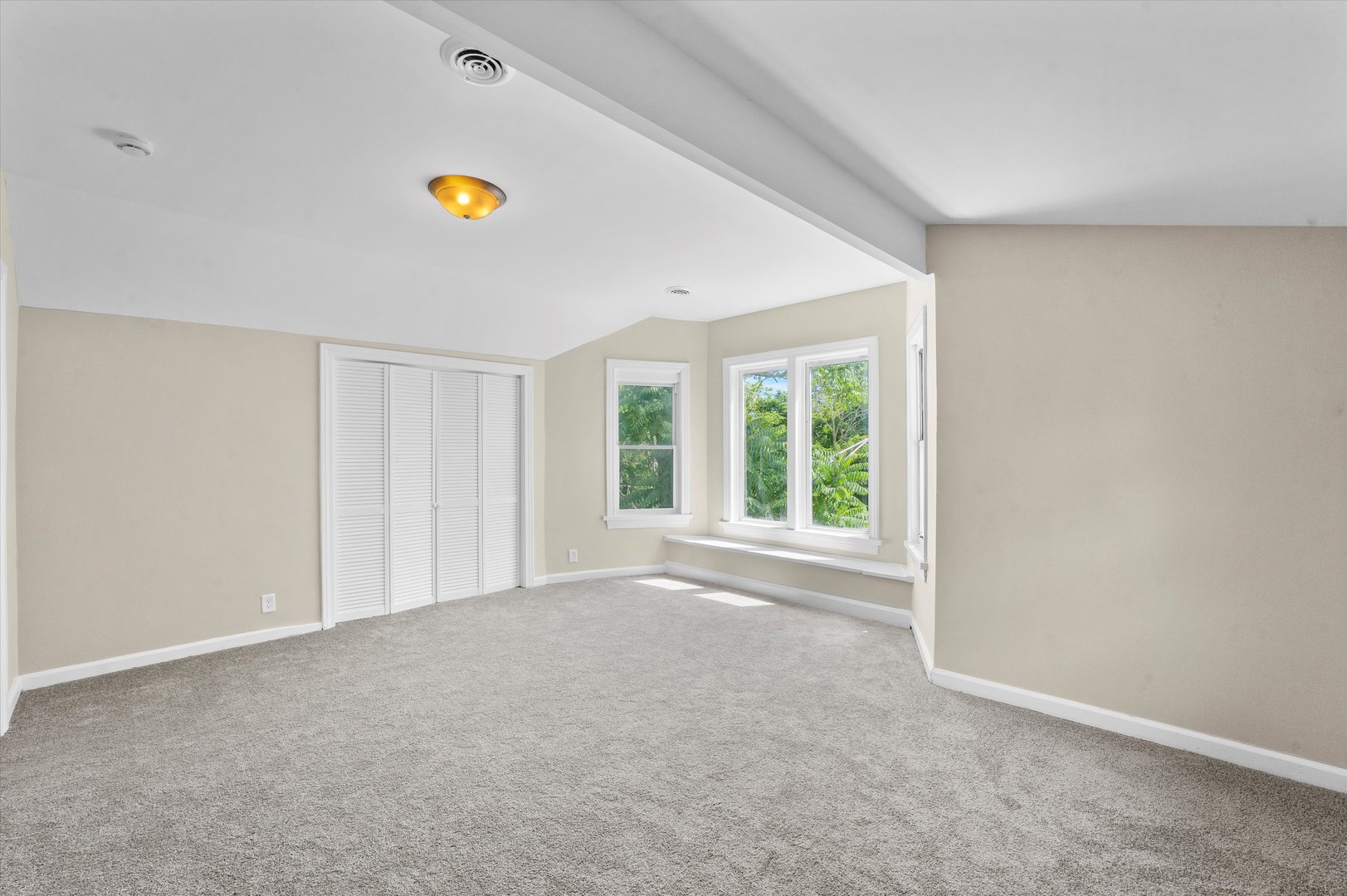 7224 South Union Avenue Chicago, IL 60621 - Photo 26 of 43 a view of a livingroom with a window