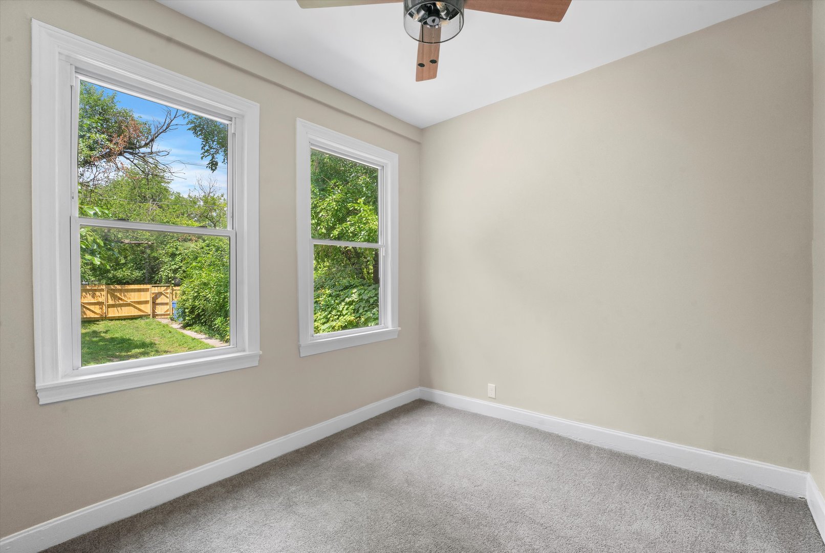 7224 South Union Avenue Chicago, IL 60621 - Photo 28 of 43 an empty room with a window