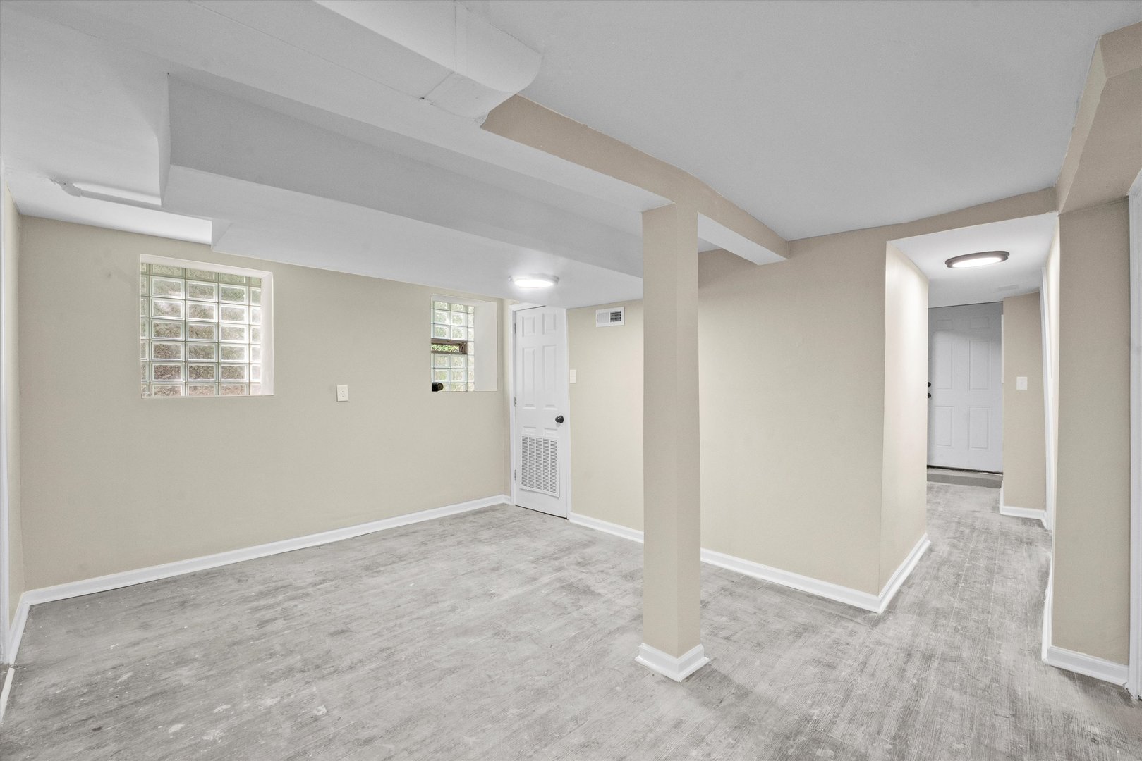 7224 South Union Avenue Chicago, IL 60621 - Photo 35 of 43 an empty room with windows and closet