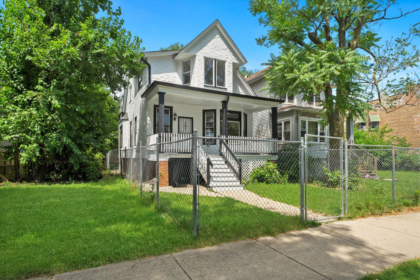 7224 South Union Avenue Chicago, IL 60621 - Photo 5 of 43 a view of a house with a yard