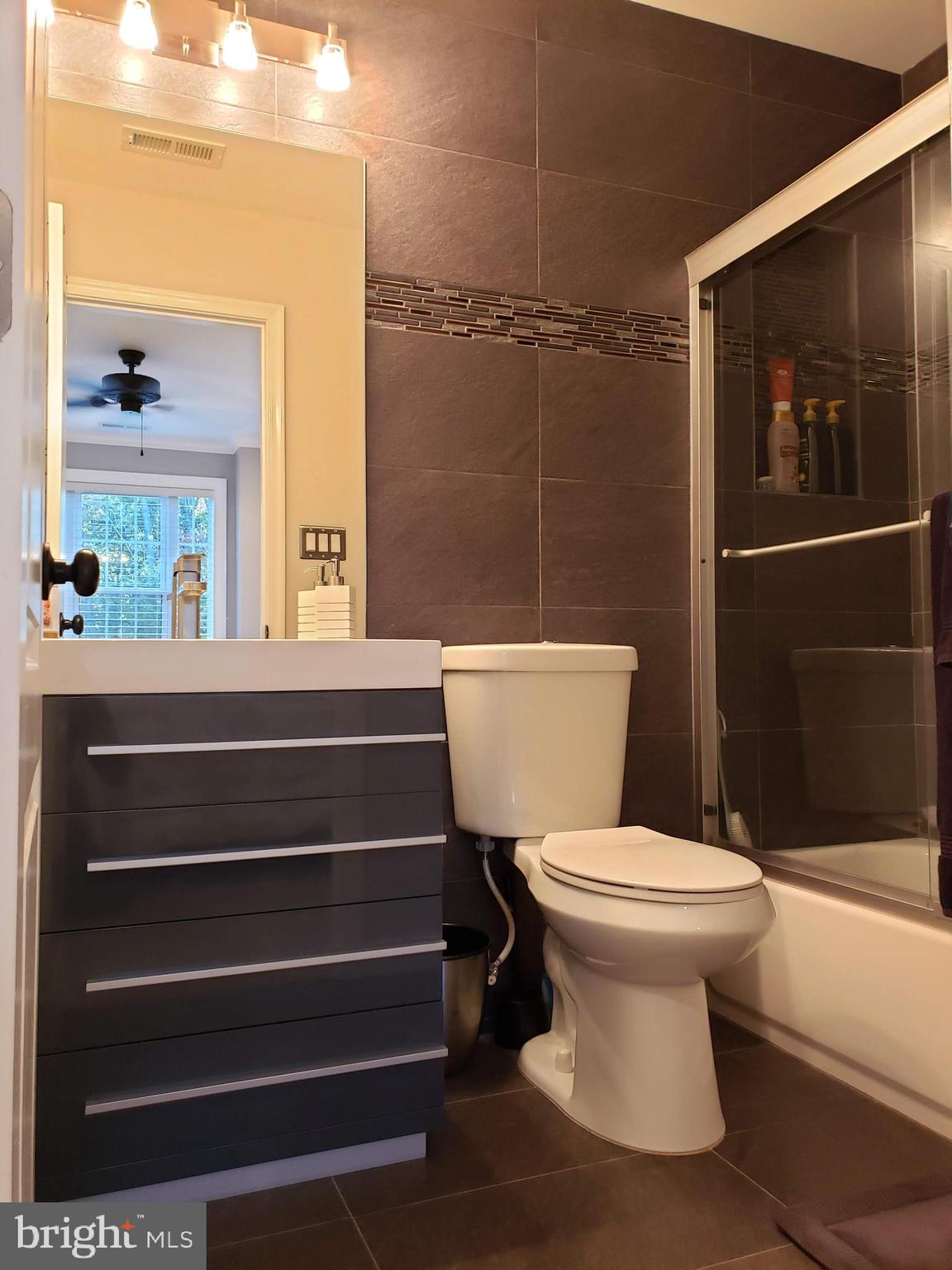2009 Ridge Road Haymarket, VA 20169 - Photo 40 of 68 Second bath