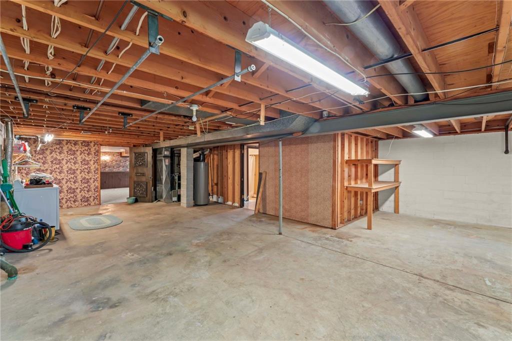 254 Walnut Street Houston, PA 15342 - Photo 24 of 29 a view of large room with ceiling