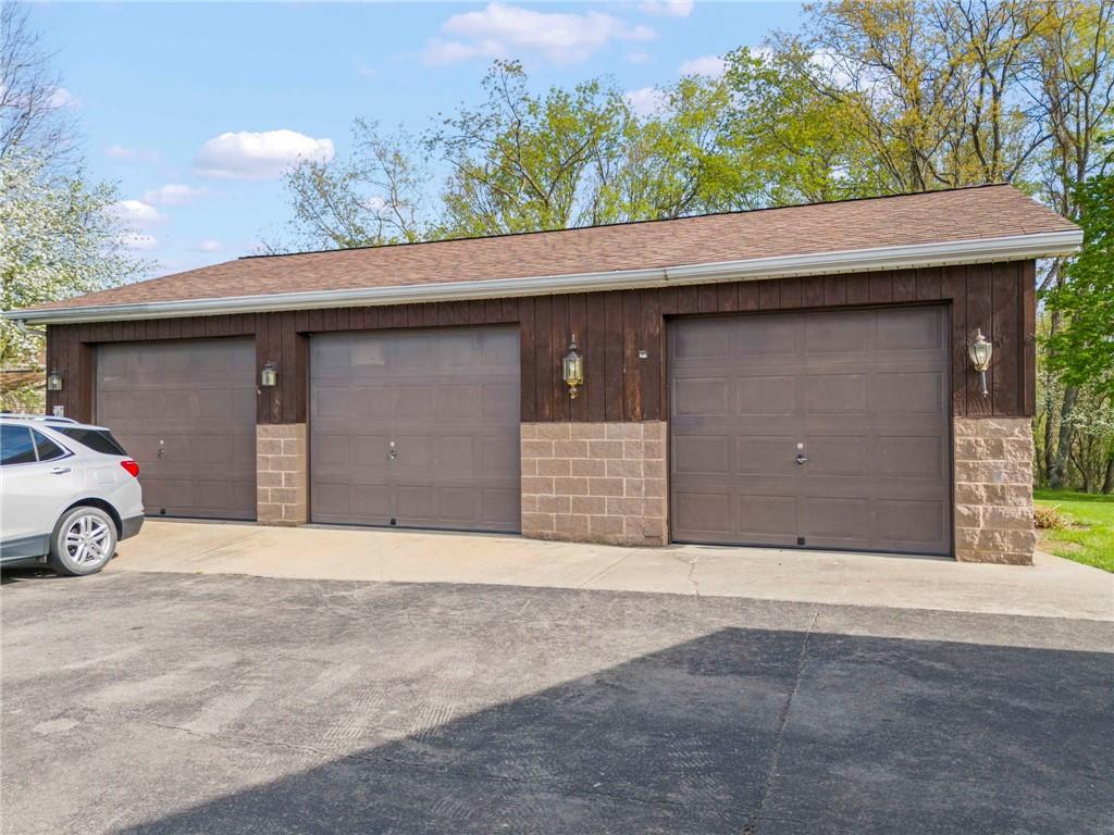 254 Walnut Street Houston, PA 15342 - Photo 4 of 29 a front view of a house with garage