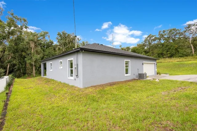 a view of a house with a backyard