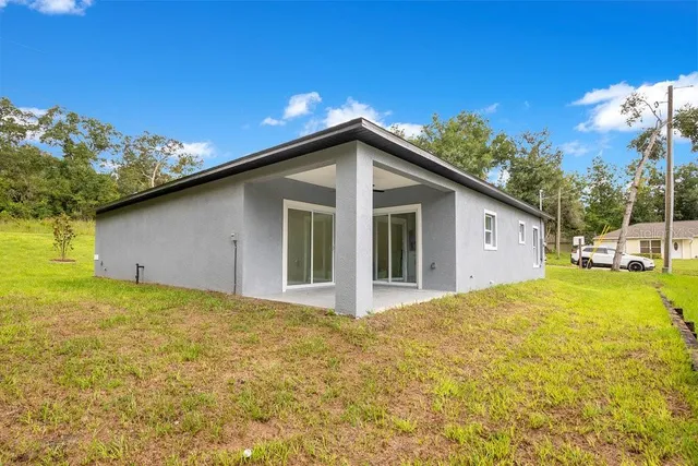 a view of a backyard with a fountain