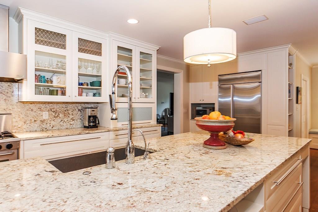 8115 Spring Mill Road Indianapolis, IN 46260 - Photo 6 of 20 Gallery Image 6