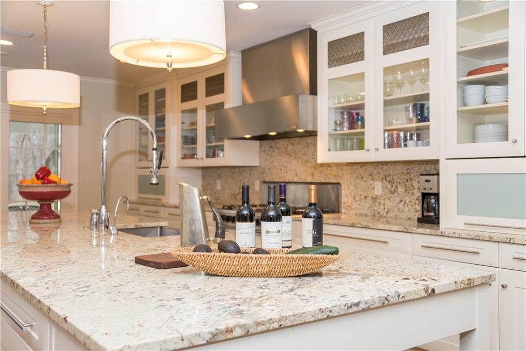8115 Spring Mill Road Indianapolis, IN 46260 - Photo 7 of 20 Gallery Image 7