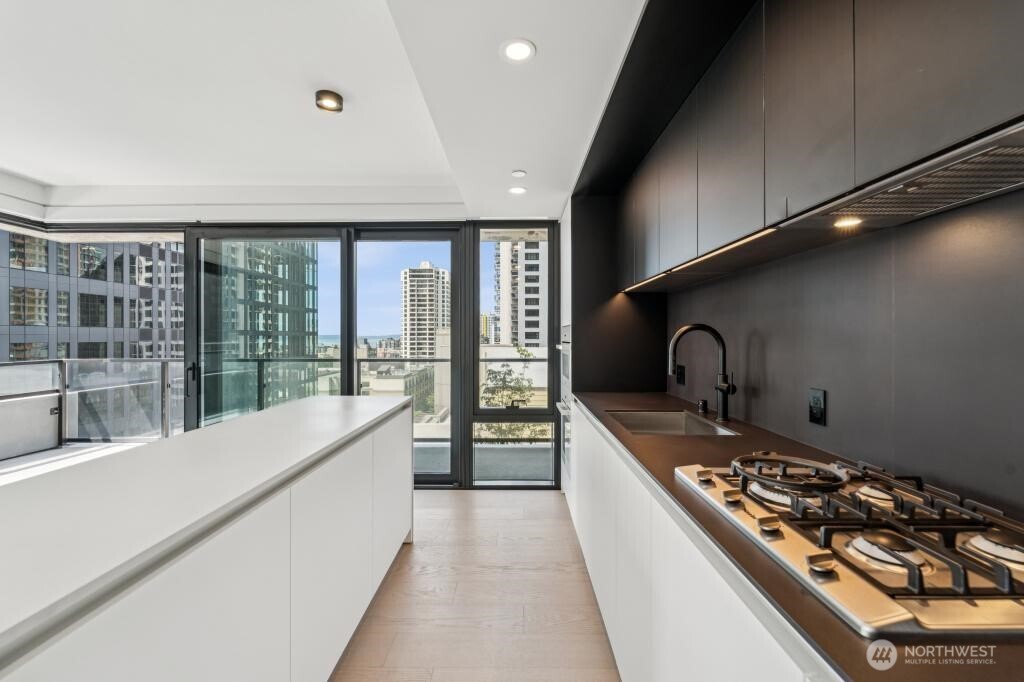 300 Virginia Street, Unit 812 Seattle, WA 98101 - Photo 2 of 39