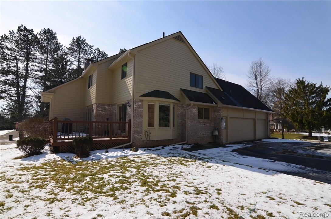 6389 Cherry Tree Court Rochester, MI 48306 - Photo 6 of 30 ROOM FOR A POOL!