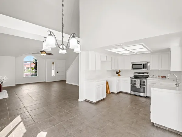 $499,000 | 1631 East Deyoung Drive, Fresno, CA 93720