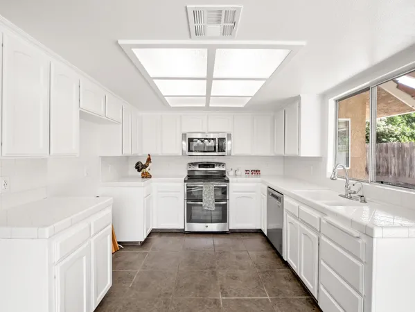 $499,000 | 1631 East Deyoung Drive, Fresno, CA 93720