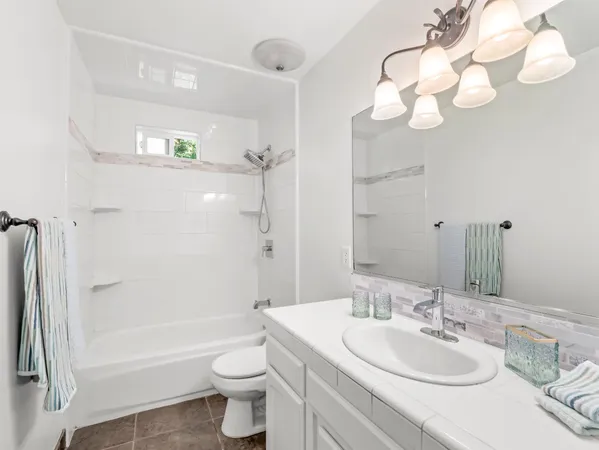 $499,000 | 1631 East Deyoung Drive, Fresno, CA 93720