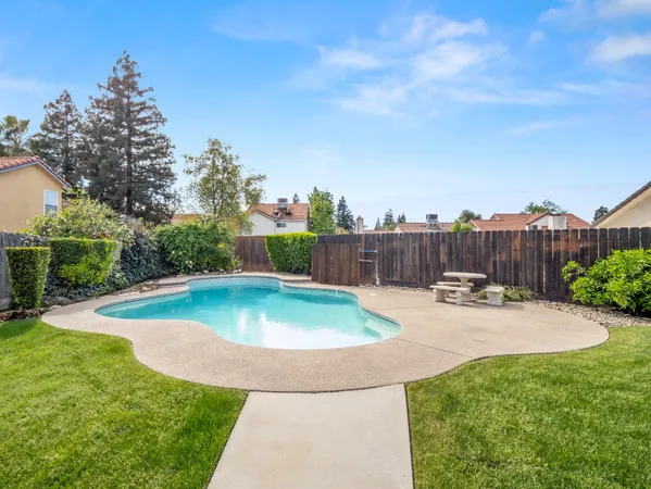 $499,000 | 1631 East Deyoung Drive, Fresno, CA 93720