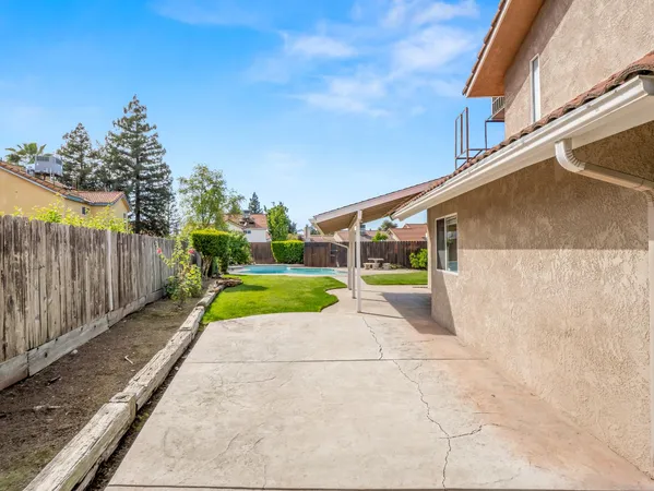 $499,000 | 1631 East Deyoung Drive, Fresno, CA 93720
