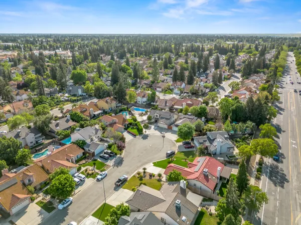 $499,000 | 1631 East Deyoung Drive, Fresno, CA 93720