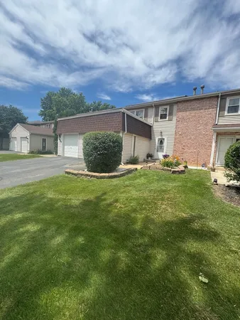 $290,000 | 140 Julie Road, Bolingbrook, IL 60440