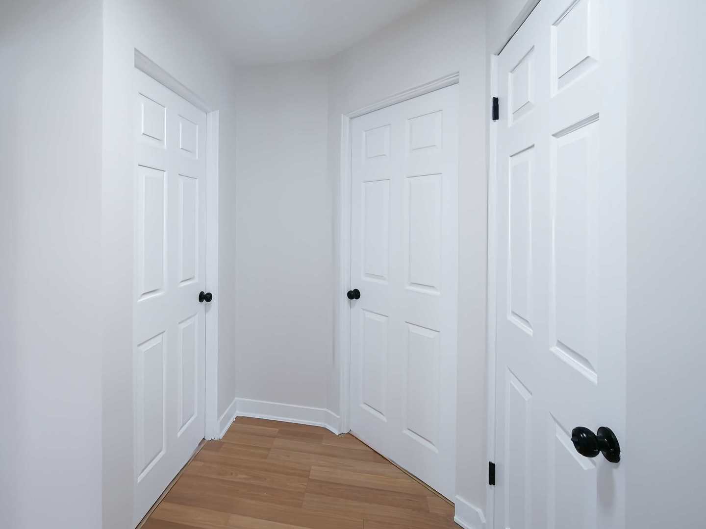 2926 Prairie Avenue Brookfield, IL 60513 - Photo 8 of 49 a view of a hallway