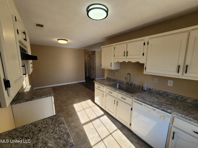 $170,000 | 1658 Joy Boulevard, Horn Lake, MS 38637