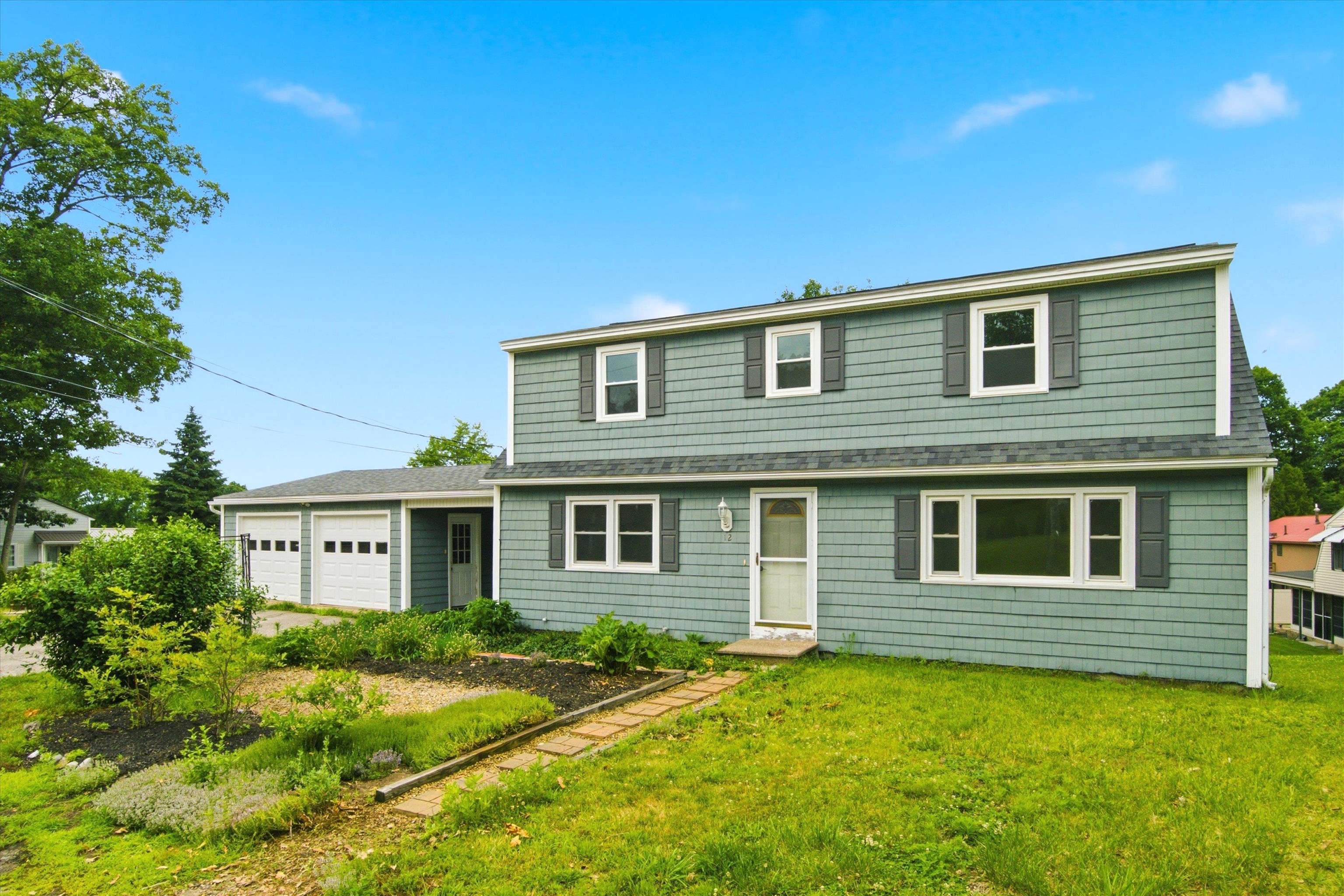 12 Bryant Road Nashua, NH 03062 - Photo 2 of 41