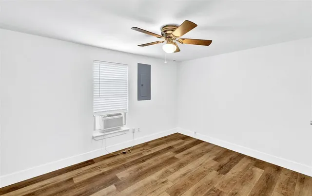 $2,145 | 530 Southeast 2nd Street, Grand Prairie, TX 75051