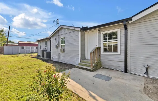 $2,145 | 530 Southeast 2nd Street, Grand Prairie, TX 75051