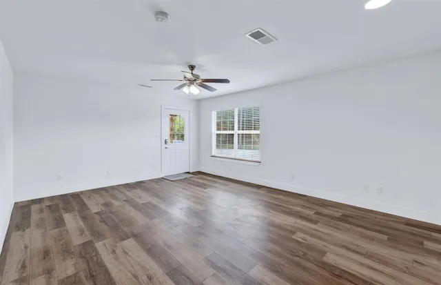 $2,145 | 530 Southeast 2nd Street, Grand Prairie, TX 75051