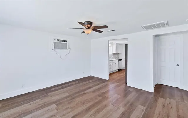 $2,145 | 530 Southeast 2nd Street, Grand Prairie, TX 75051