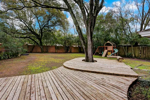 a park view with a entertaining space