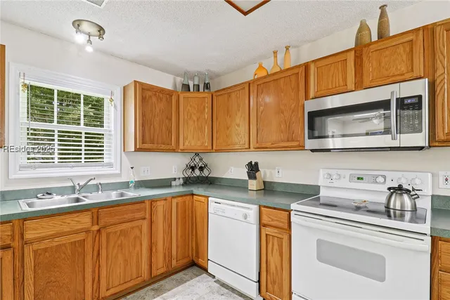 $379,000 | 17 Bridgewater Drive, Bluffton, SC 29910