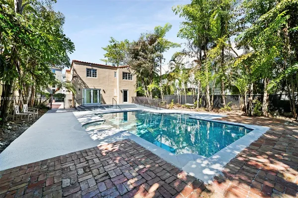 $11,000 | 1545 Meridian Avenue, Miami Beach, FL 33139