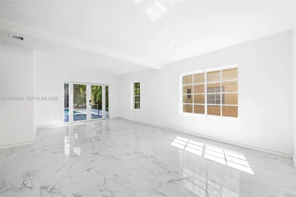 $11,000 | 1545 Meridian Avenue, Miami Beach, FL 33139