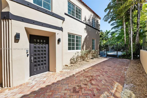 $11,000 | 1545 Meridian Avenue, Miami Beach, FL 33139