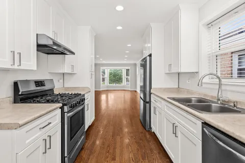 $3,700 | 7254 North Osceola Avenue, Chicago, IL 60631