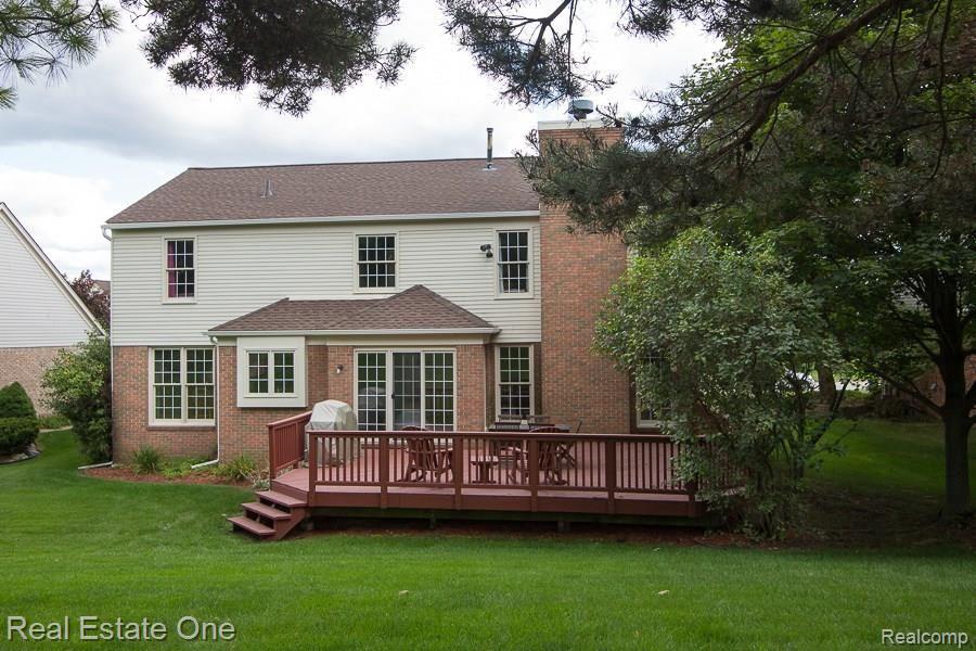 2440 Pleasant View Drive Rochester, MI 48306 - Photo 28 of 30 _OL_5044_Pleasantview_W004.jpg