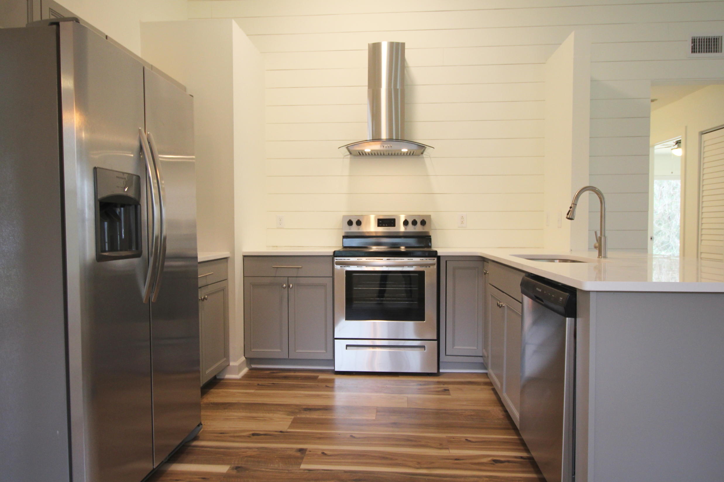 1148 Shoreham Road Charleston, SC 29412 - Photo 5 of 17 1148 kitchen