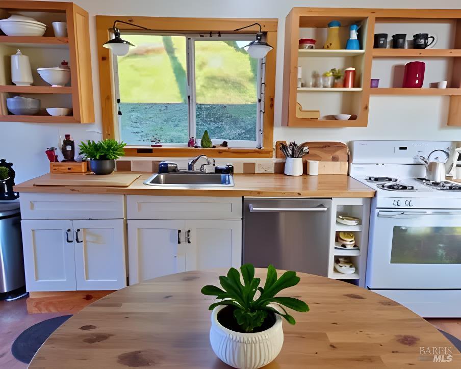 5700 High Point Road Willits, CA 95490 - Photo 6 of 32 This photo has been virtually staged