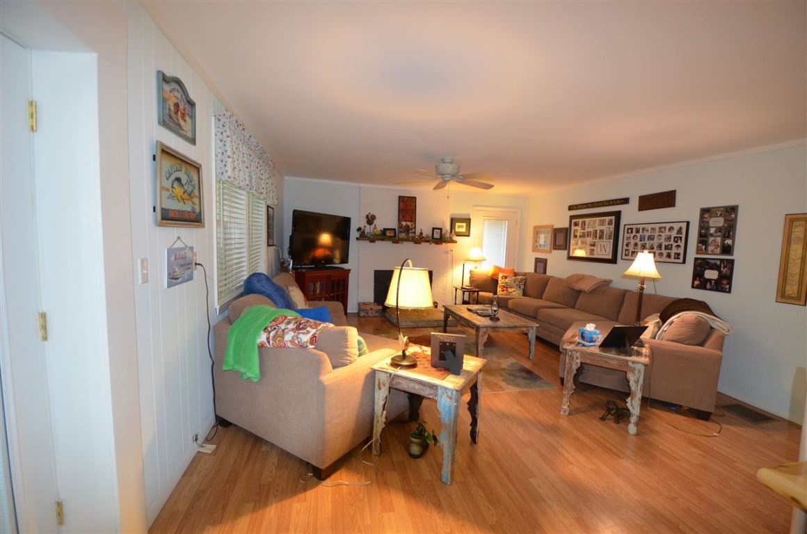 746 South Alexander Road Seneca, SC 29678 - Photo 4 of 32 Gallery Image 4