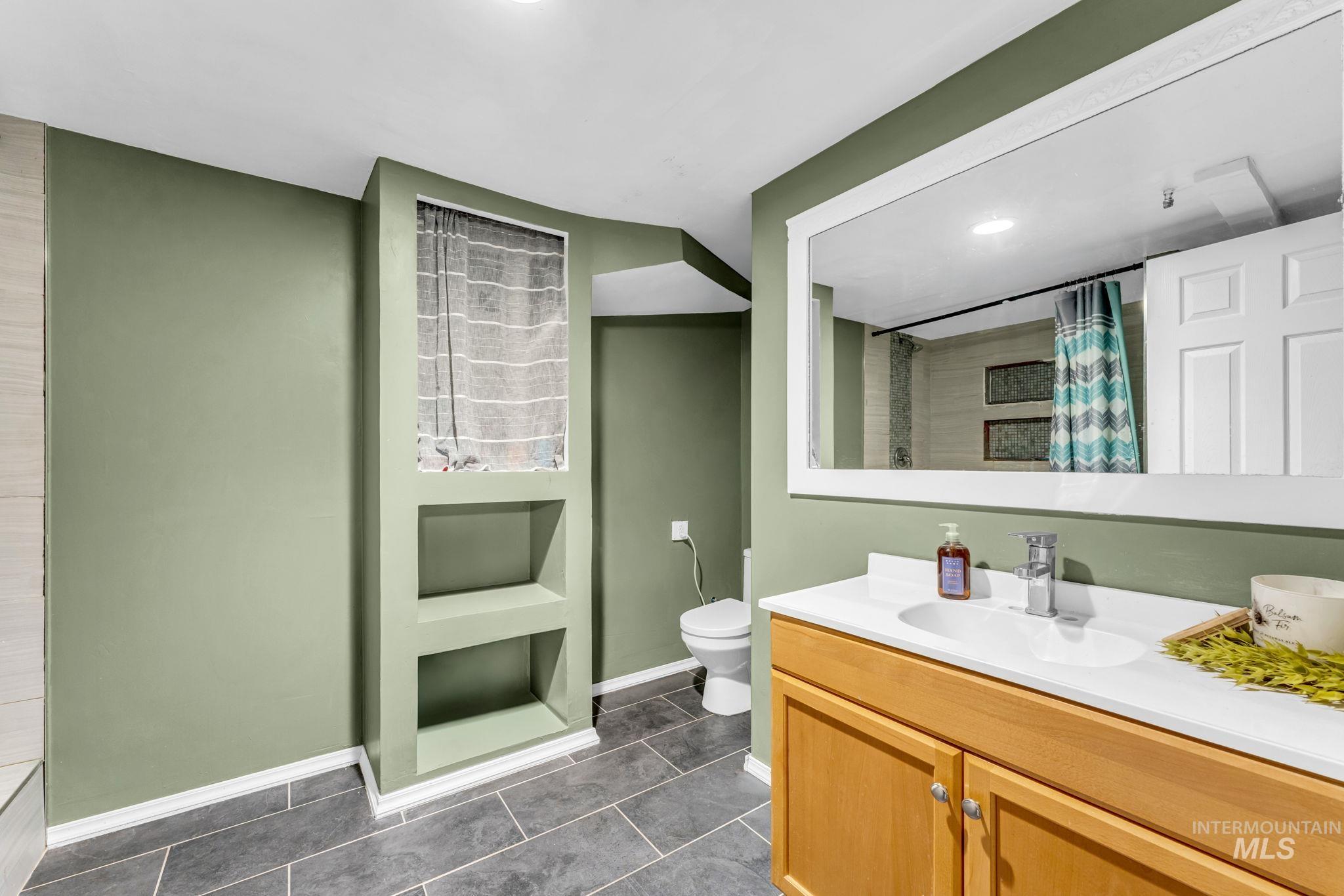 820 Meadows Drive Twin Falls, ID 83301 - Photo 23 of 38 Spacious room featuring neutral carpet flooring and a two-tone wall finish