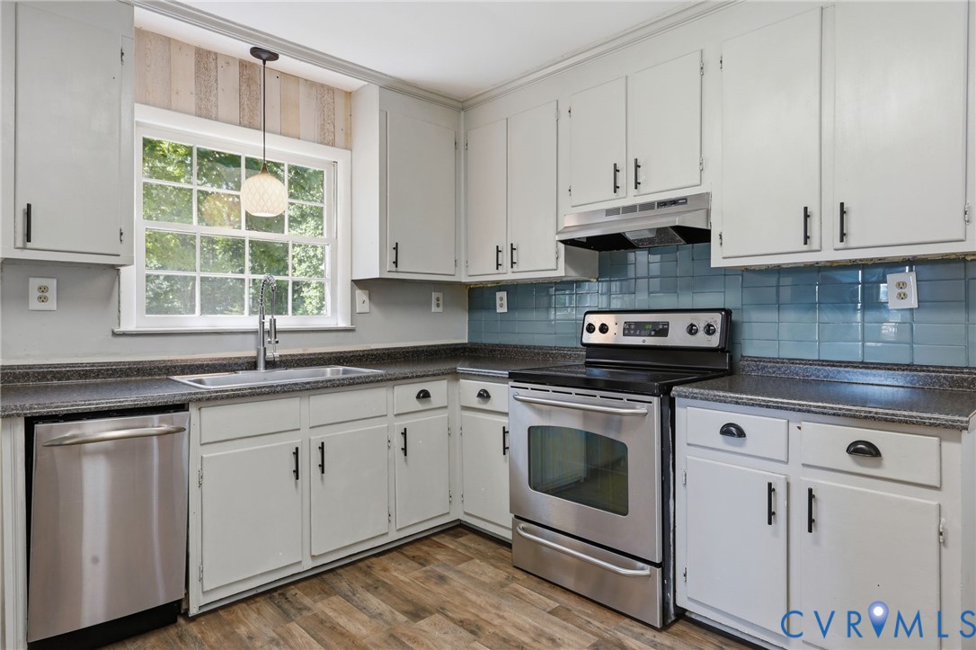 12716 South Chester Road Chester, VA 23831 - Photo 8 of 27