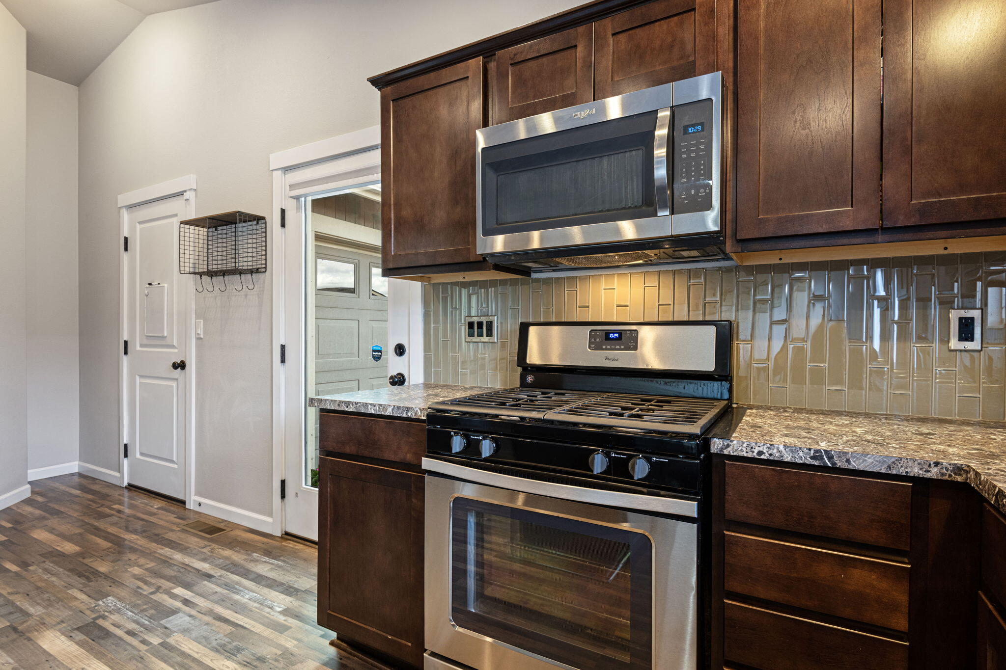 2425 Northwest 7th Street Redmond, OR 97756 - Photo 11 of 23