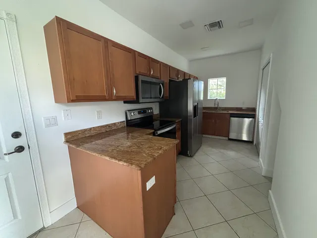 $2,150 | 2630 Creekside Drive, Fort Pierce, FL 34981