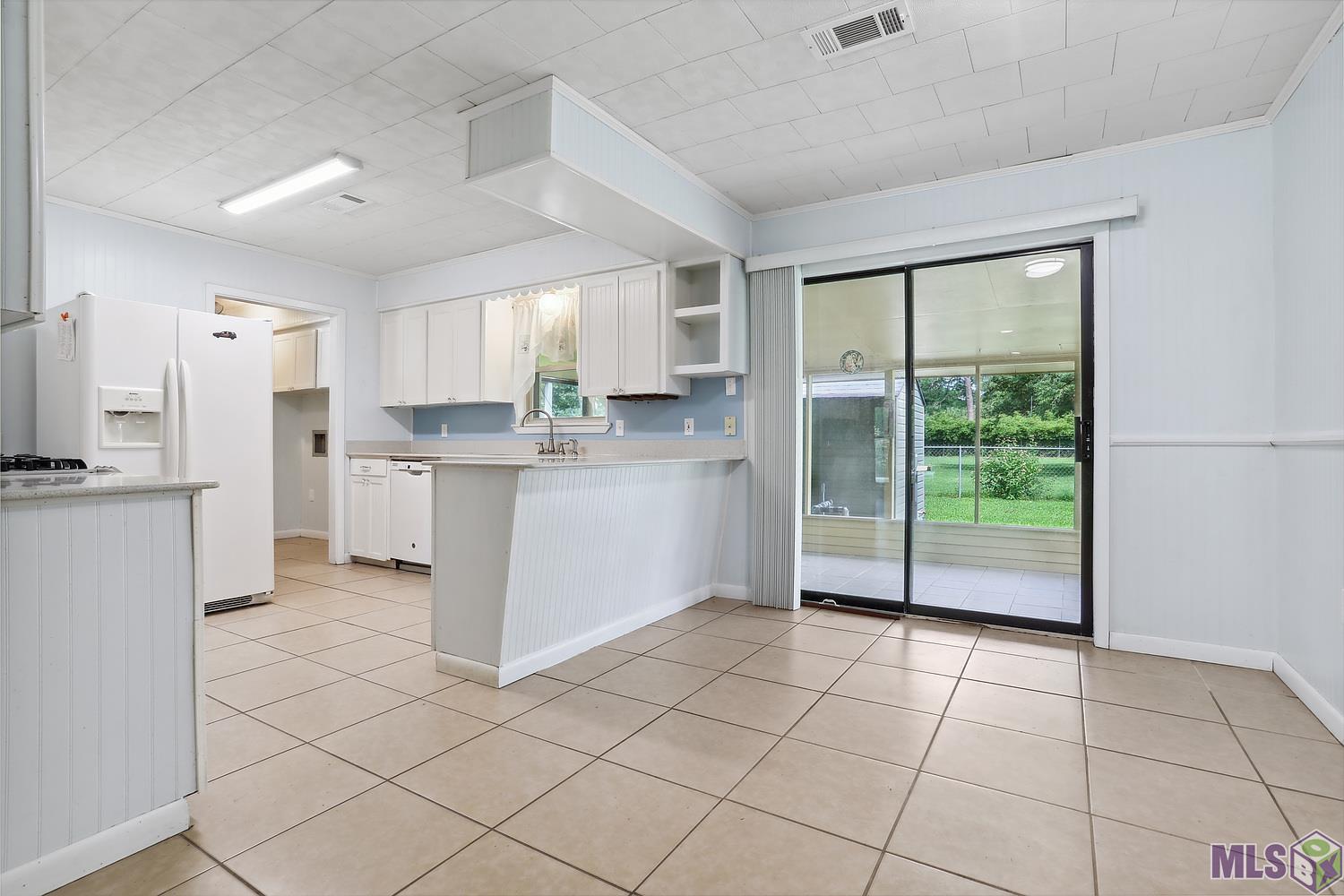 14158 Bluff Road Prairieville, LA 70769 - Photo 5 of 22 Dine In Kitchen